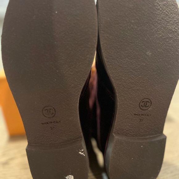 Authentic Chanel Interlocking CC Logo Velvet Lace-Up Boots in Burgundy. Size 7 - Picture 2 of 8